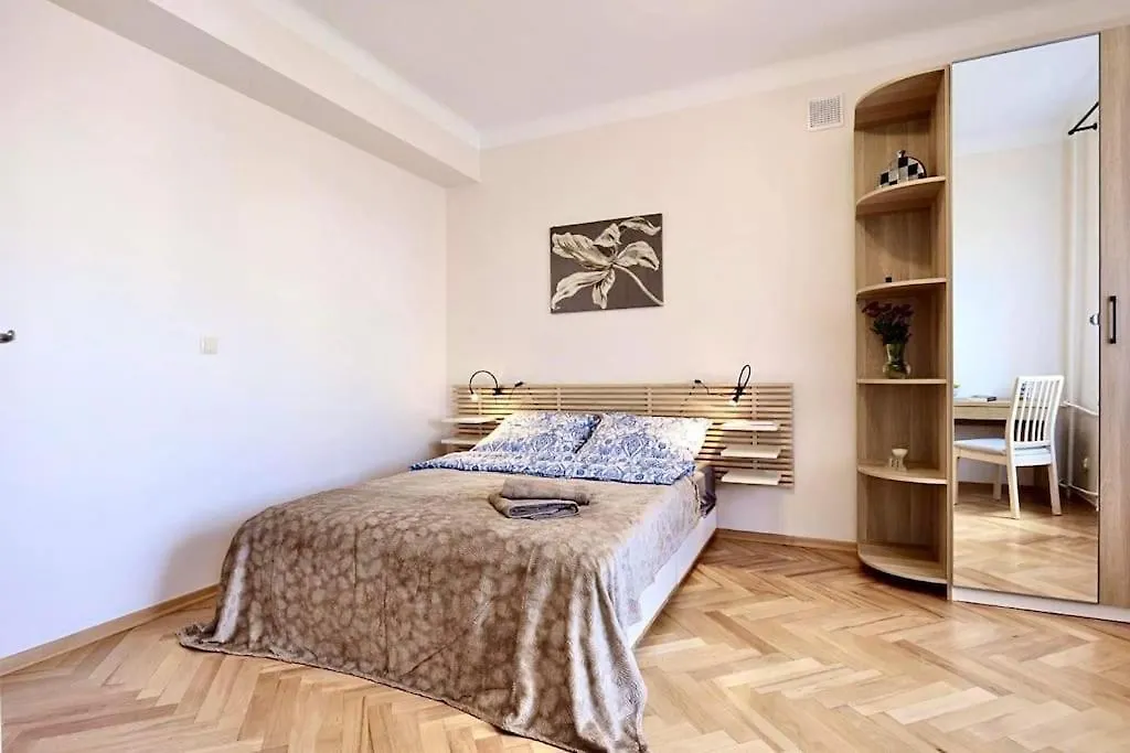 Plac Konstytucji 4, Centrum Warszawa Apartament